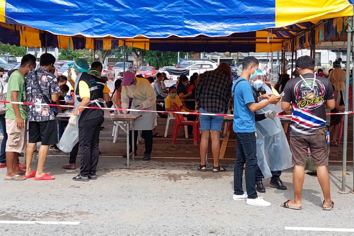 นอภ.เมืองโคราชนำเจ้าหน้าที่ตรวจหาเชื้อปลัดอำเภอติดโควิด-19