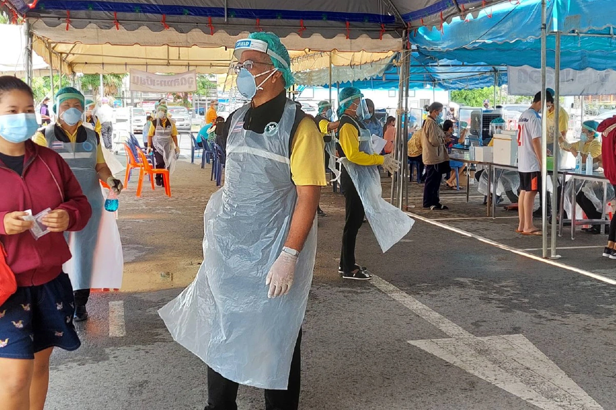 นอภ.เมืองโคราชนำเจ้าหน้าที่ตรวจหาเชื้อปลัดอำเภอติดโควิด-19