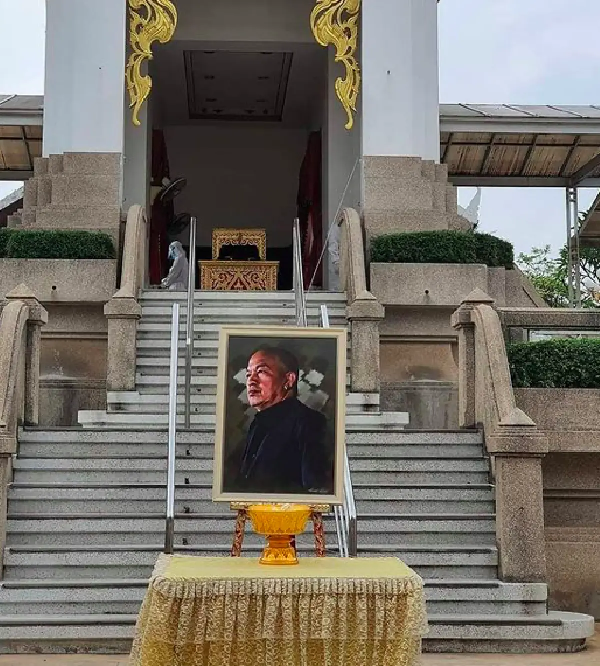 "ไอซ์" ลูกสาว "น้าค่อม" สุดเศร้า! ครอบครัวกักตัวหมด มาส่งคุณพ่อได้แค่ 2 คน