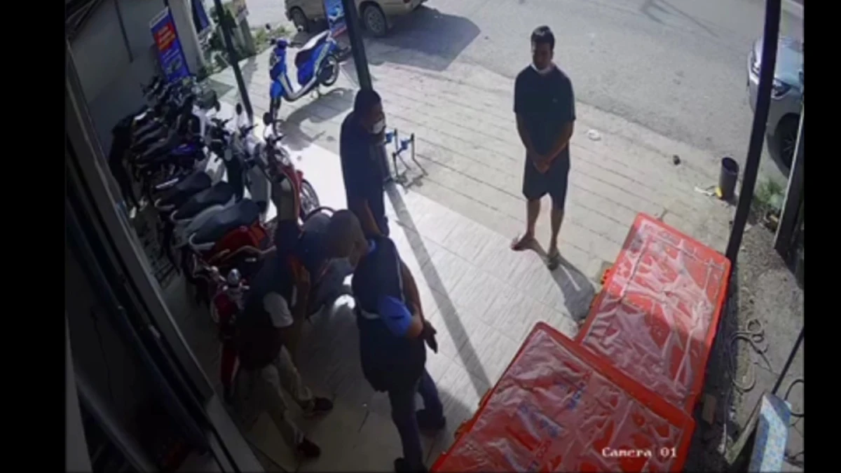 จับแก๊งทหารปลอมไถเงินร้านค้าชาวบบ้าน เจอของจริงถึงกับเป็นลม