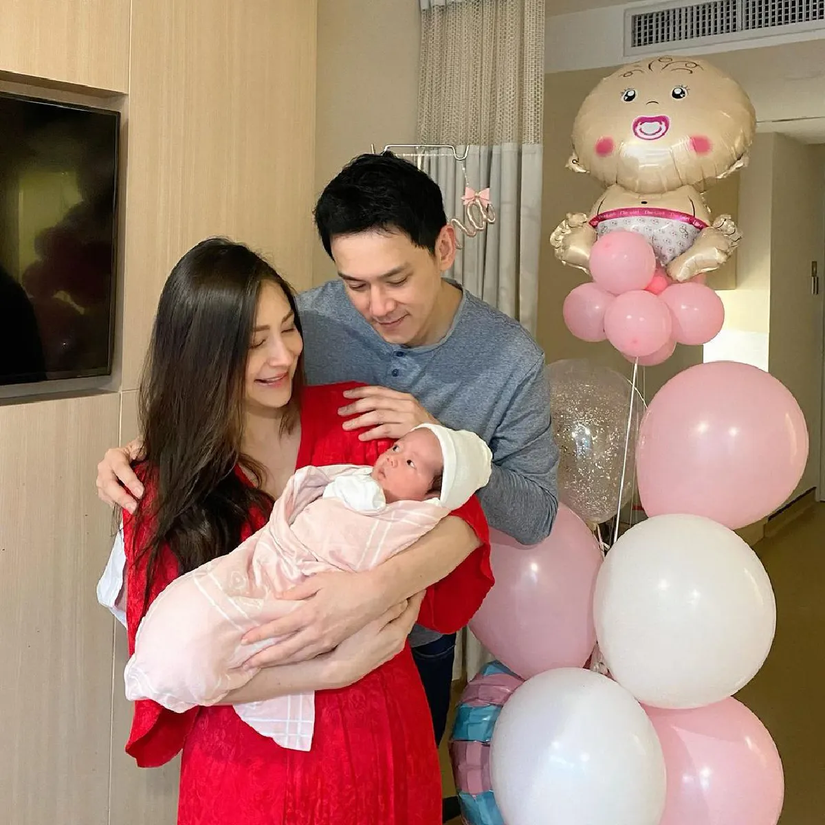 “ลี นาตาลี” พ้นกักตัว “ฟลุค” หายโควิด ได้เจอหน้าลูกสาว กลับบ้านอย่างแฮปปี้