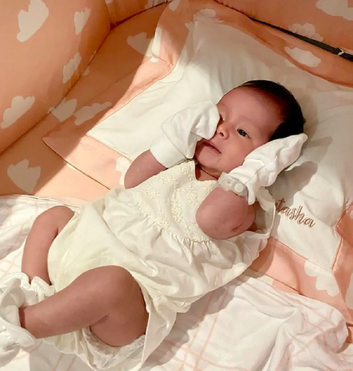 “ลี นาตาลี” พ้นกักตัว “ฟลุค” หายโควิด ได้เจอหน้าลูกสาว กลับบ้านอย่างแฮปปี้