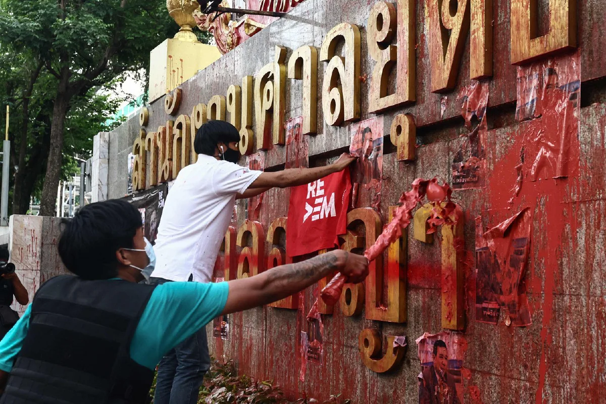 "กลุ่มREDEM" จัดคาราวานไปศาลอาญาจี้ปล่อยแกนนำคดี112