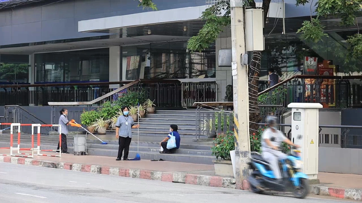 คลังพลาซ่าโคราชยอมจ่ายเงินให้พนักงานหลังถูกพิษโควิดต้องปิดกิจการ