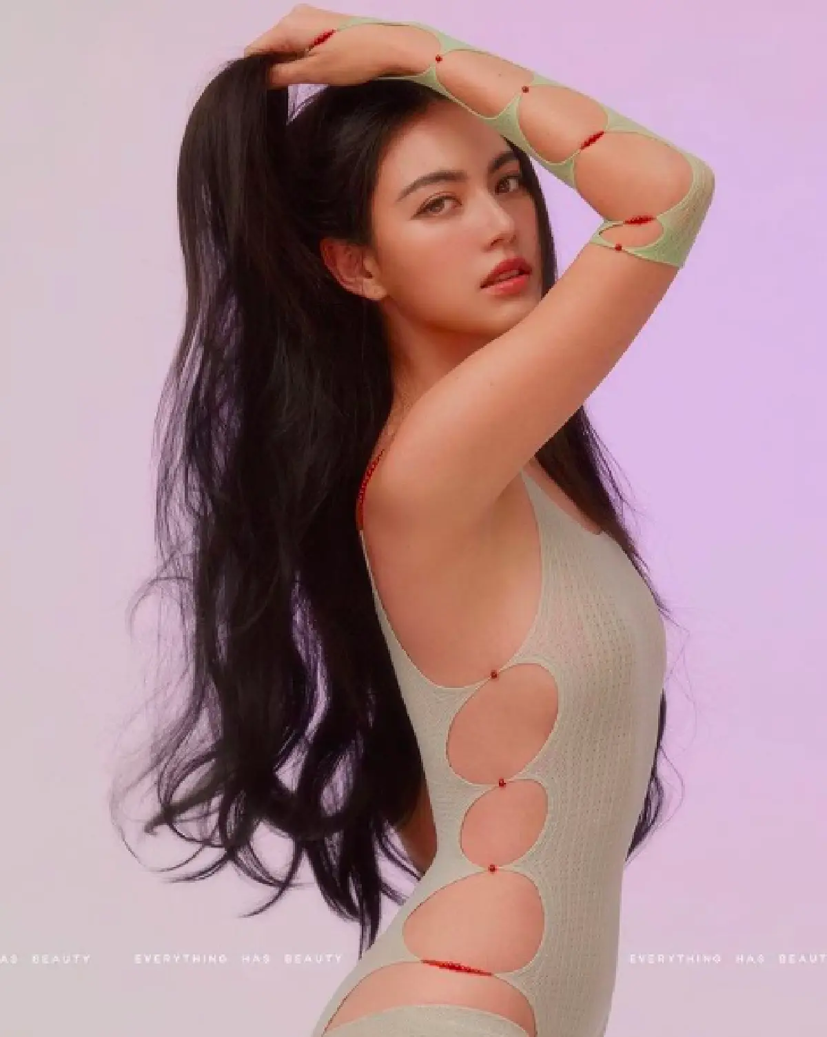 “ใหม่ ดาวิกา” เกินต้านทุกวีค! อวดลุคเซ็กซี่ ในชุดบางๆ เว้าๆ  