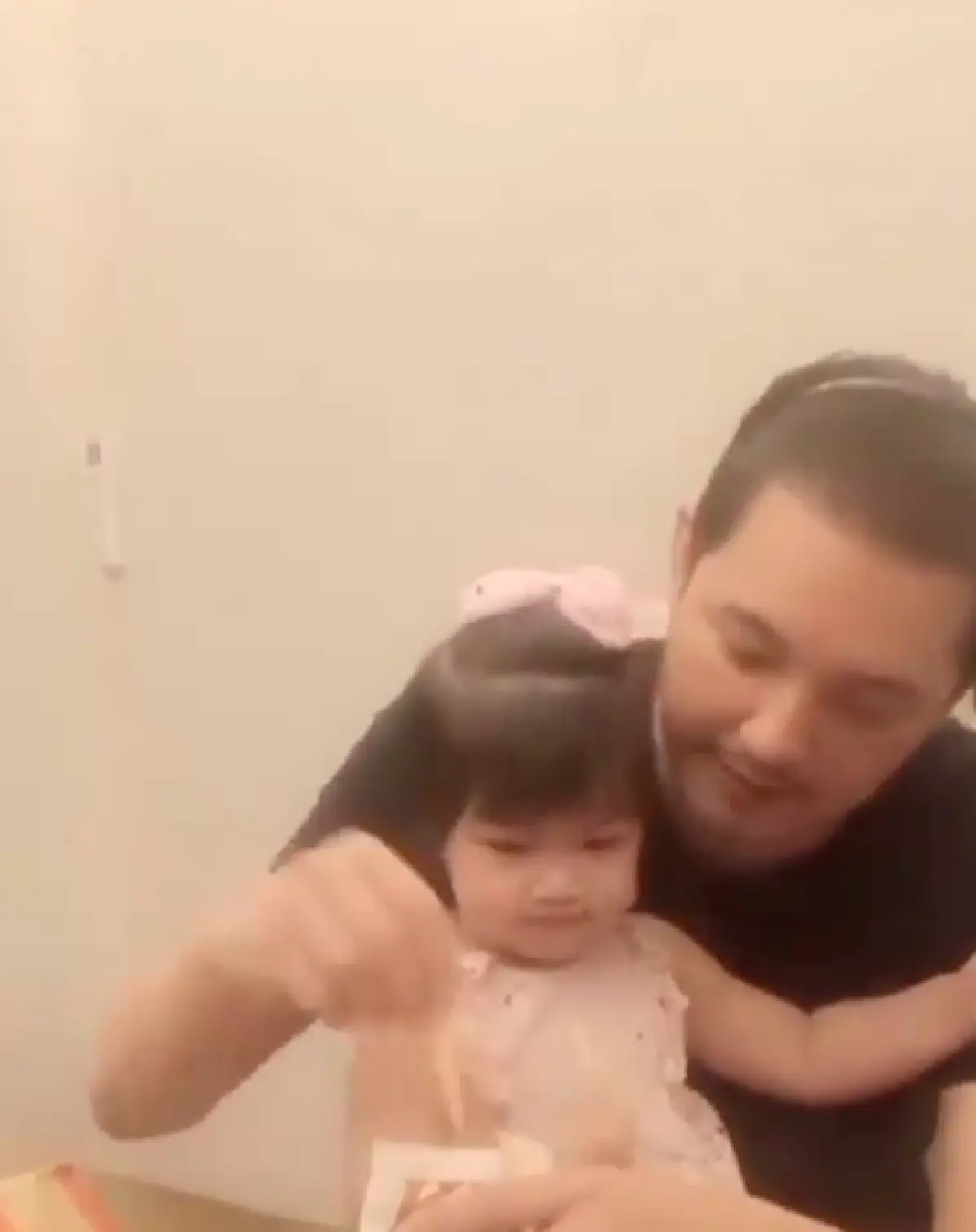 “หนุ่ม ศรราม” โพสต์คลิป “น้องวีจิ” พร้อมขอบคุณทุกกำลังใจ หลัง “กุ้งพลอย” ออกมาแฉ