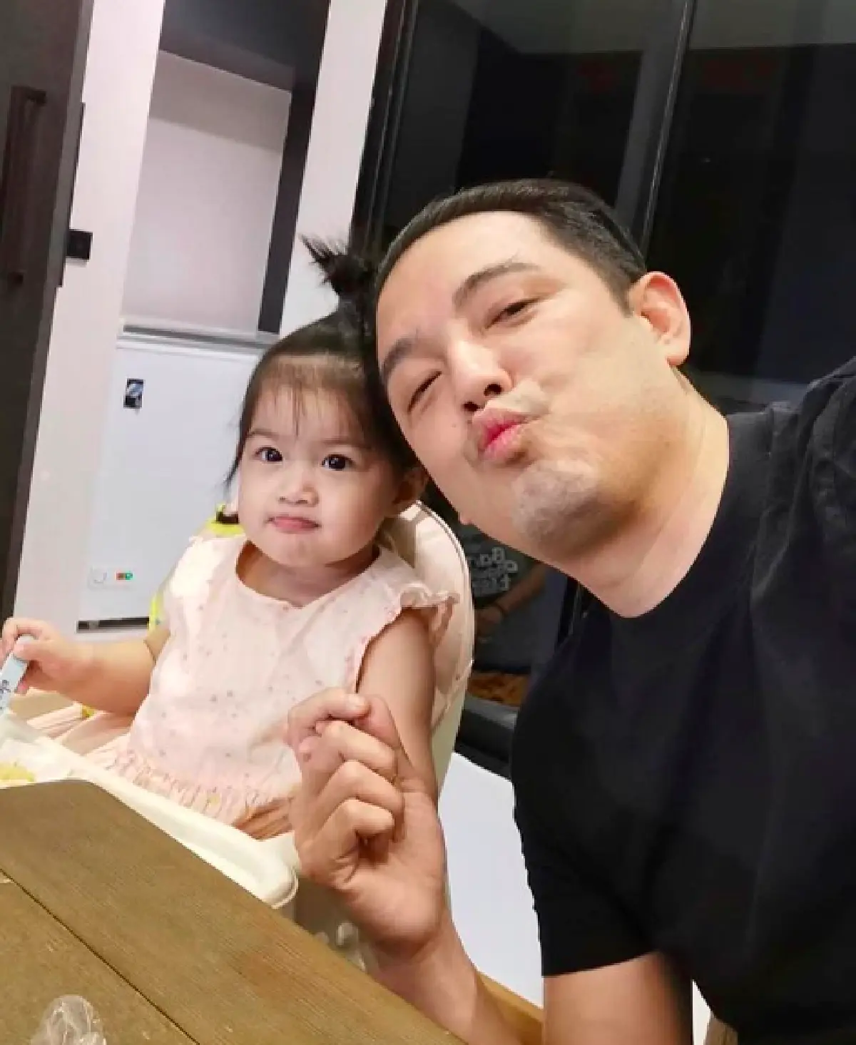 “หนุ่ม ศรราม" ไม่พูดเยอะ! โชว์ด้วยหลักฐานใช้หนี้แทน “กุ้งพลอย”