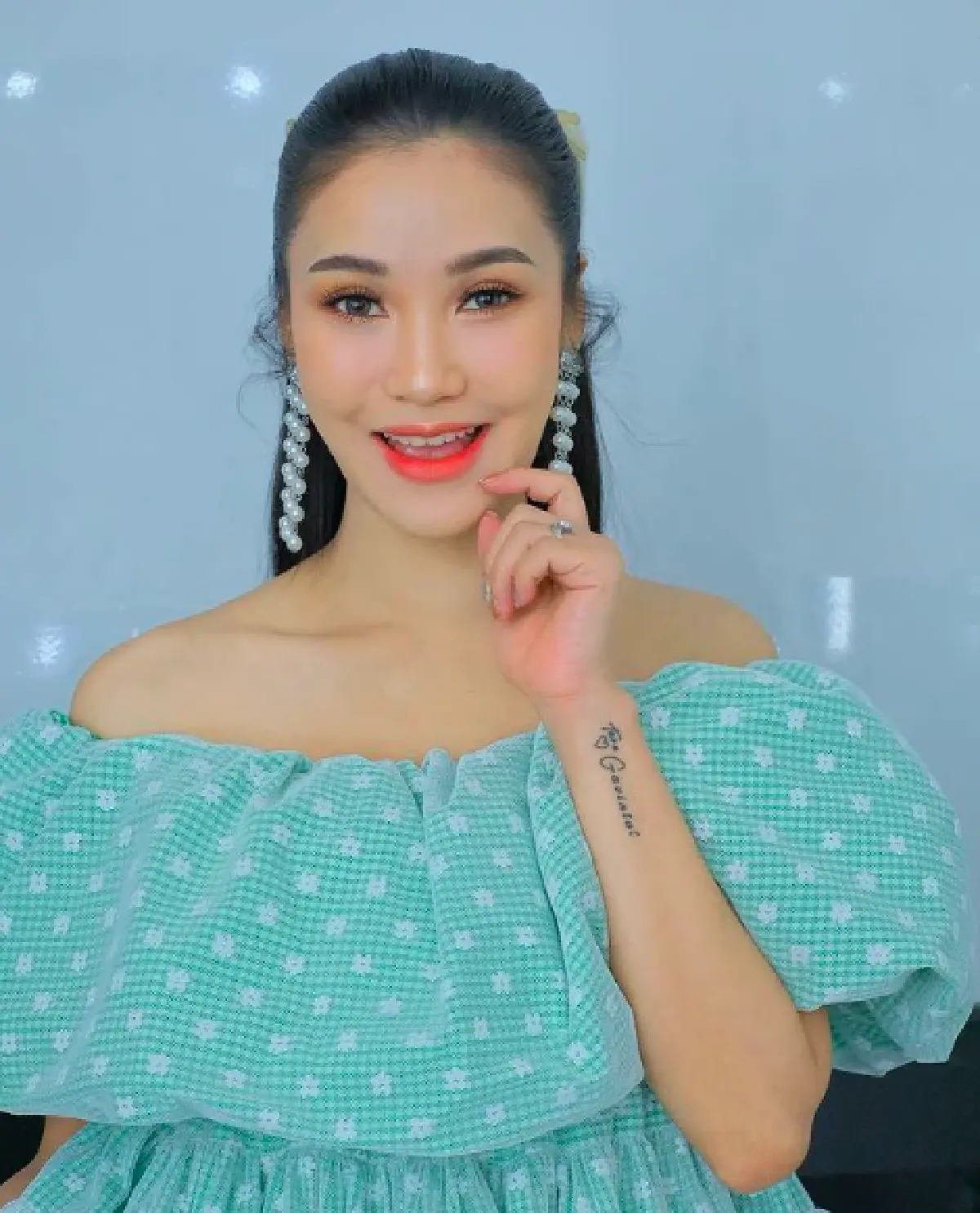 “ชมพู่ ก่อนบ่าย” เป็นลมกลางรายการ เพราะใส่แมสก์ 2 ชั้น สปิริตแรงฝืนถ่ายต่อจนเสร็จ