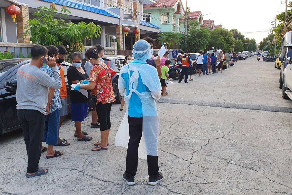 คนในหมู่บ้านเฟื่องฟ้า10ถูกตรวจโควิดรอบ2ไม่เกิน2วันรู้ผล