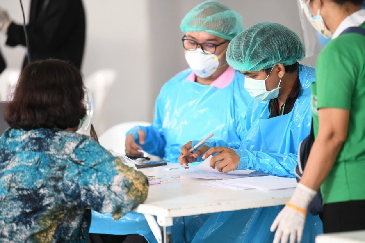 กทม.ตรวจซ้ำรอบ2 ตลาดกลางผลไม้สะพานขาว ค้นหาผู้ติดโควิด-19