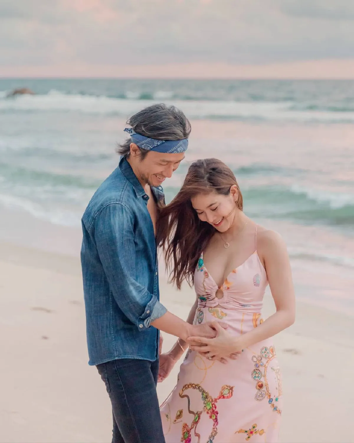 "ก้อย รัชวิน" เผยภาพท้อง 4 เดือนเริ่มชัดมากขึ้น ชาวเน็ตพากันลุ้นจะเป็นชายหรือหญิง