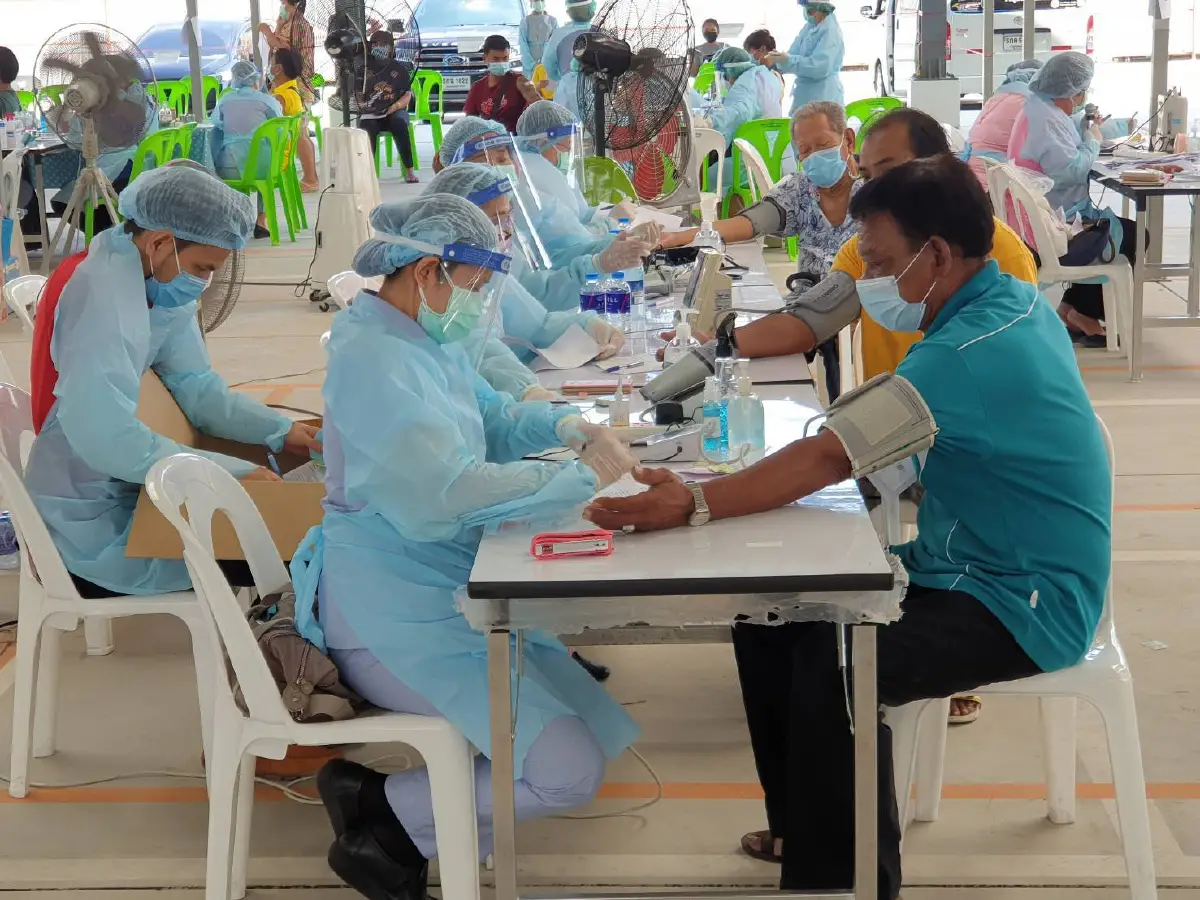 กทม.ย้ำให้ผู้ฉีดวัคซีนโควิดแล้วยังต้องปฏิบัติตามมาตรการอย่างเคร่งครัด