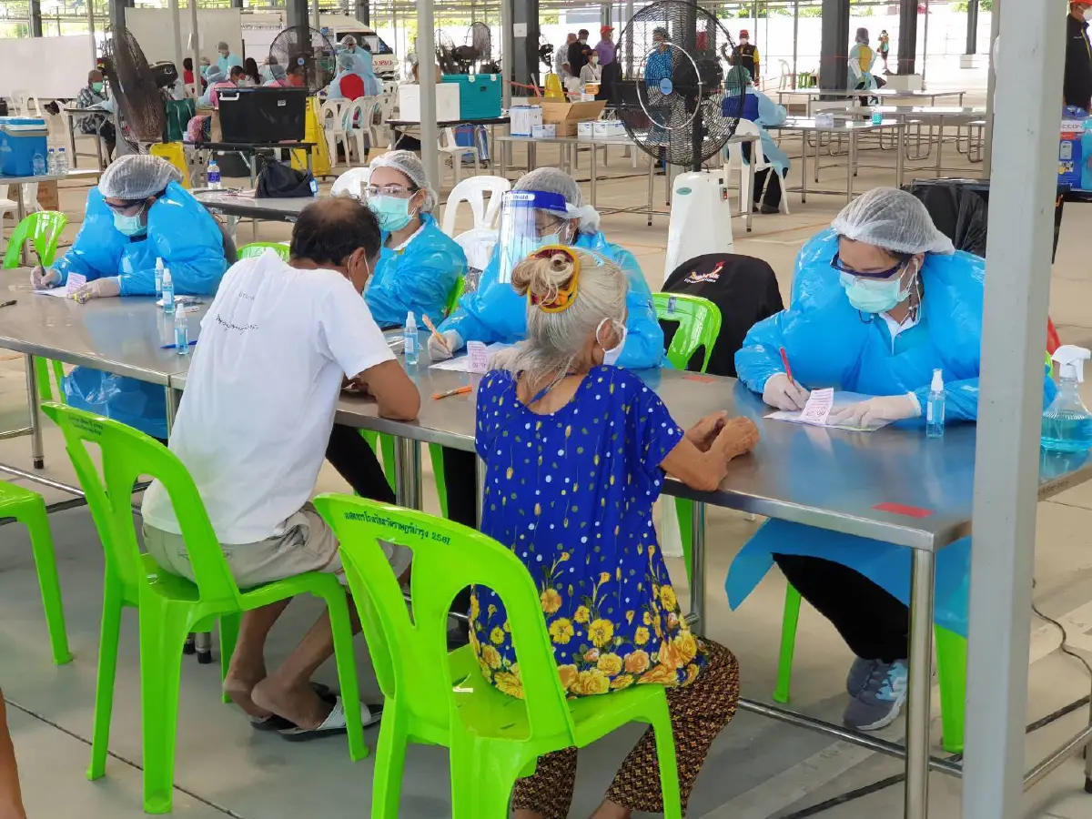 กทม.ย้ำให้ผู้ฉีดวัคซีนโควิดแล้วยังต้องปฏิบัติตามมาตรการอย่างเคร่งครัด