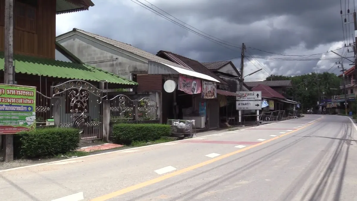 "คีรีวง"เมืองท่องเที่ยวดังเงียบเหงาชาวบ้านผวาติดโควิดปิดบ้านหนี