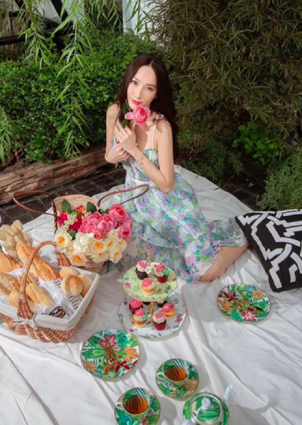 “อั้ม พัชราภา” กับกิจกรรมแก้เหงาอยู่บ้าน จิบชาพร้อมแจกความสดใส