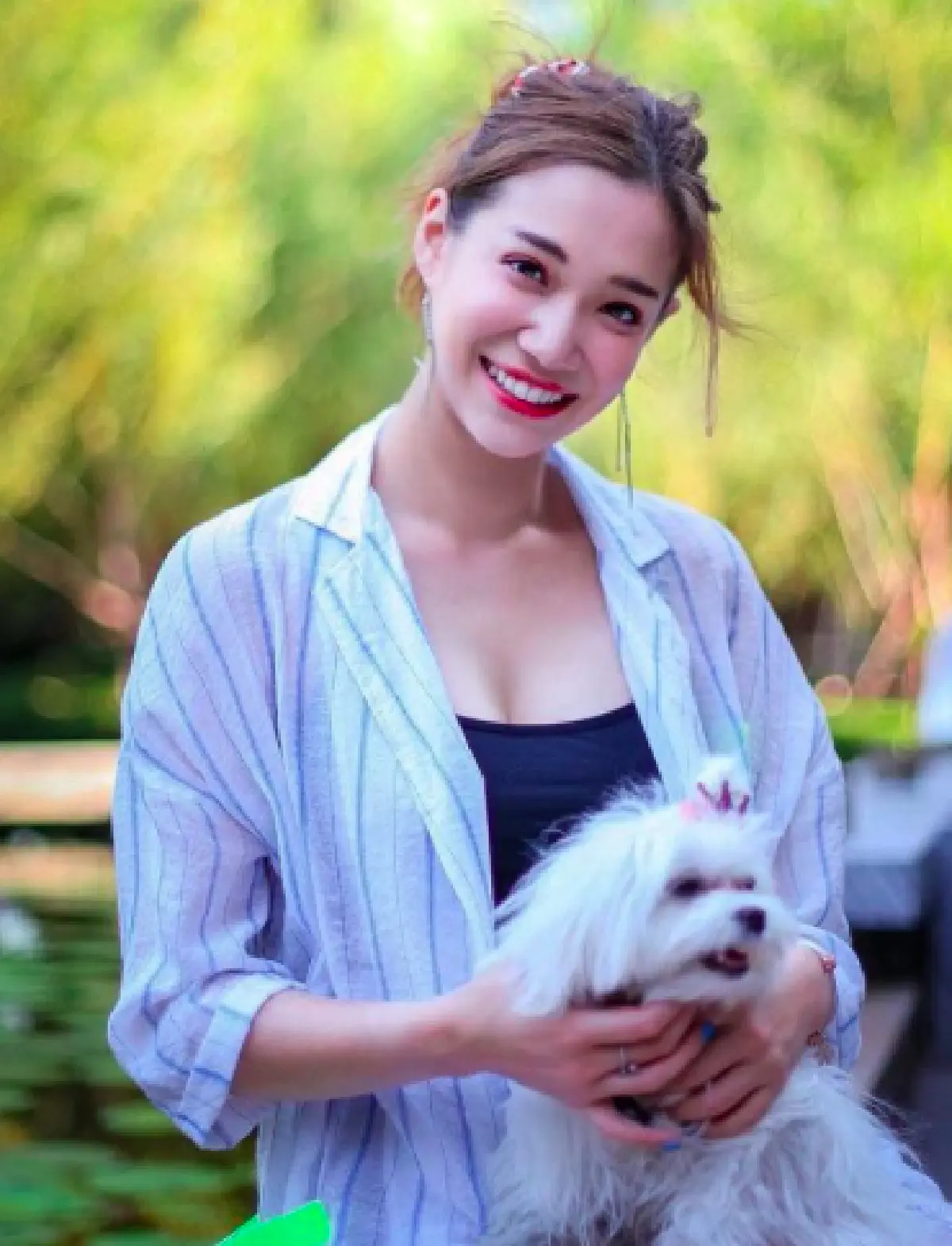   รุนแรงเหลือเกิน! “นนนี่" ลูกสาว "แอน สิเรียม" ในชุดสูทสีชมพู โชว์ความเซ็กซี่แบบเต็มตา