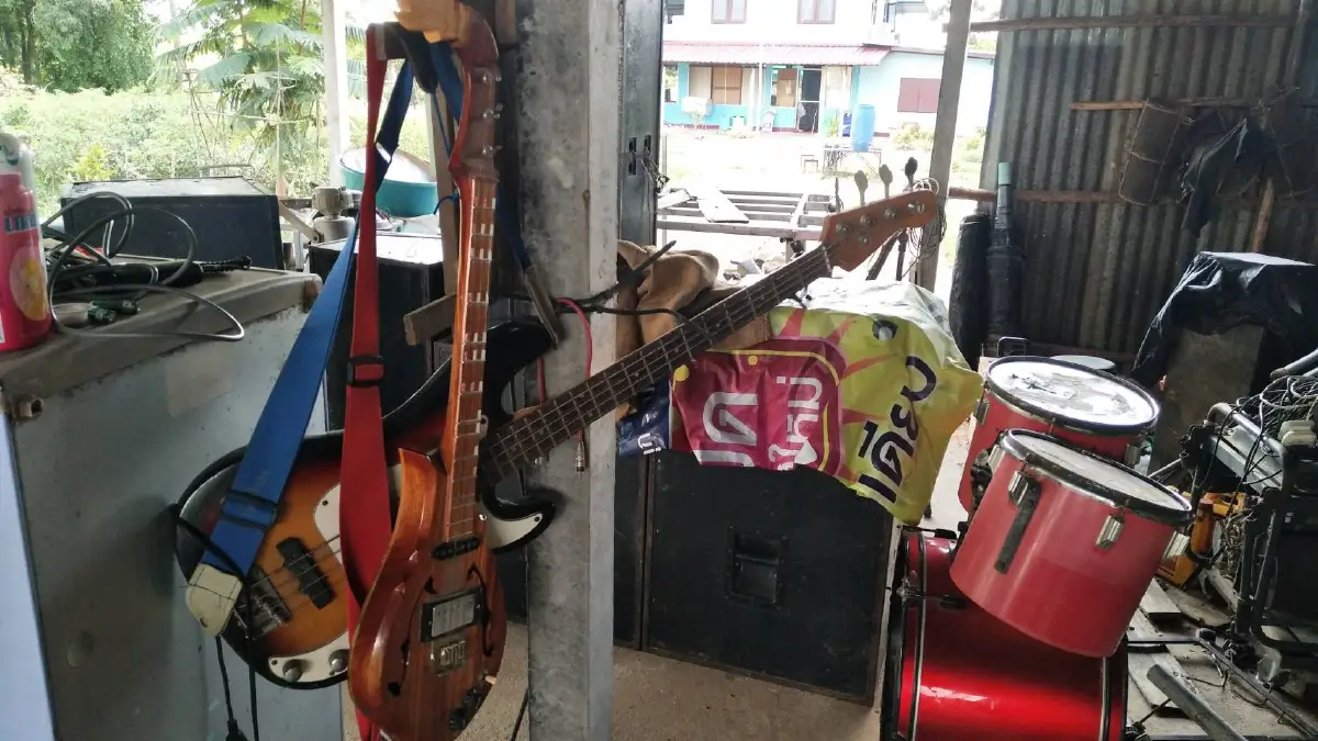 วงดนตรีมโหรีชื่อดังโคราชตัดใจขายเครื่องมือทำกินประทังชีวิตสู้วิกฤติโควิด