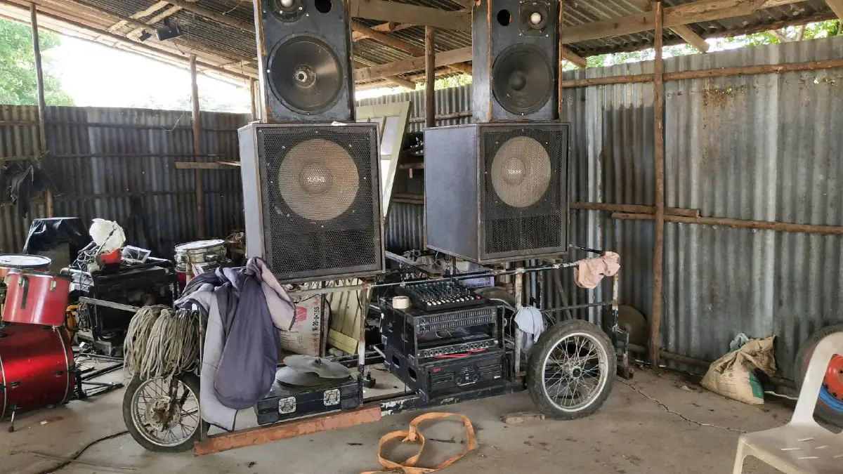 วงดนตรีมโหรีชื่อดังโคราชตัดใจขายเครื่องมือทำกินประทังชีวิตสู้วิกฤติโควิด