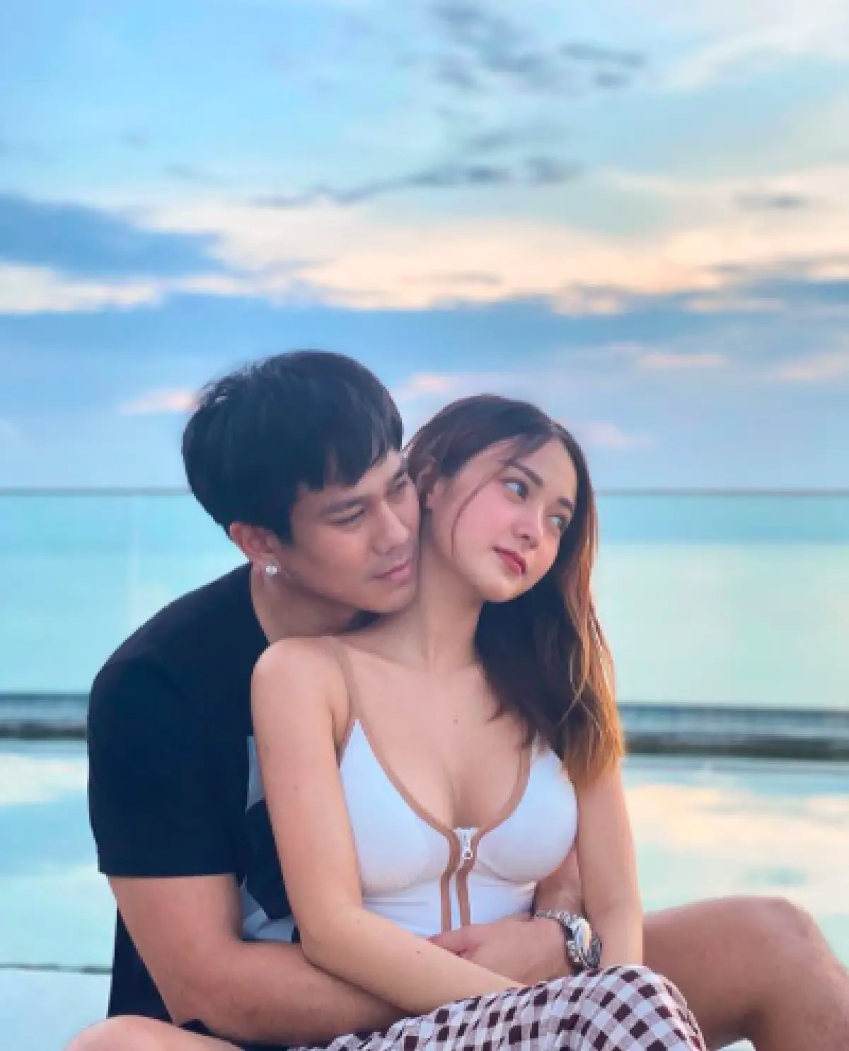 “เอื้อย” หวานใจ “อาร์ เดอะสตาร์” สลัดผ้าถ่ายหวิวในอ่างอาบน้ำ ที่มีแค่ฟองบัง!