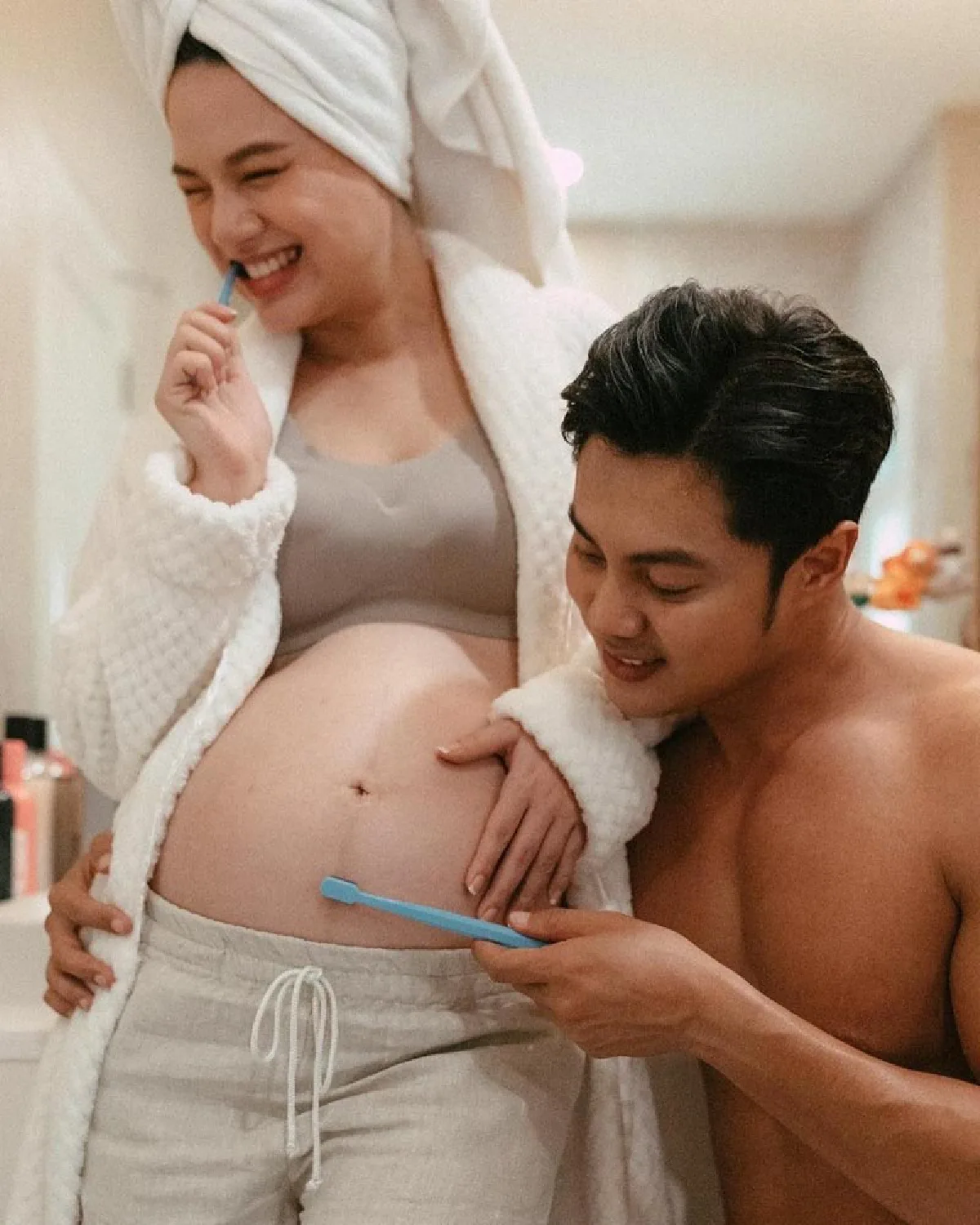 “แมน การิน-เกล รดา” ควงแขนถ่ายแบบเป็นที่ระลึกก่อนคลอด อบอุ่นละมุนมาก