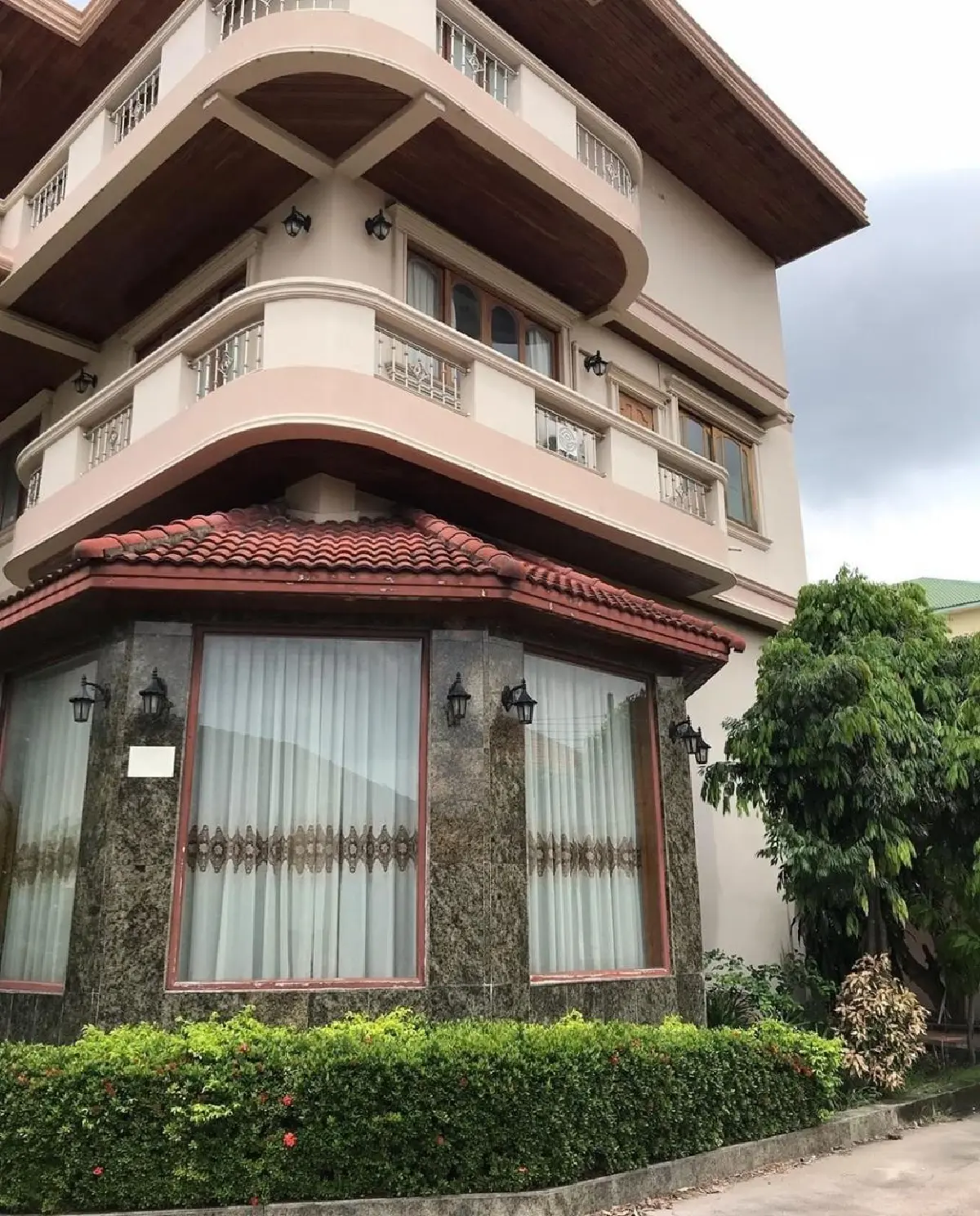 "นุ๊ก สุทธิดา" ขายบ้านหรูตั้งไว้ 70 ล้าน หลังเกิดปัญหาจนหมดแรงจะรีโนเวท