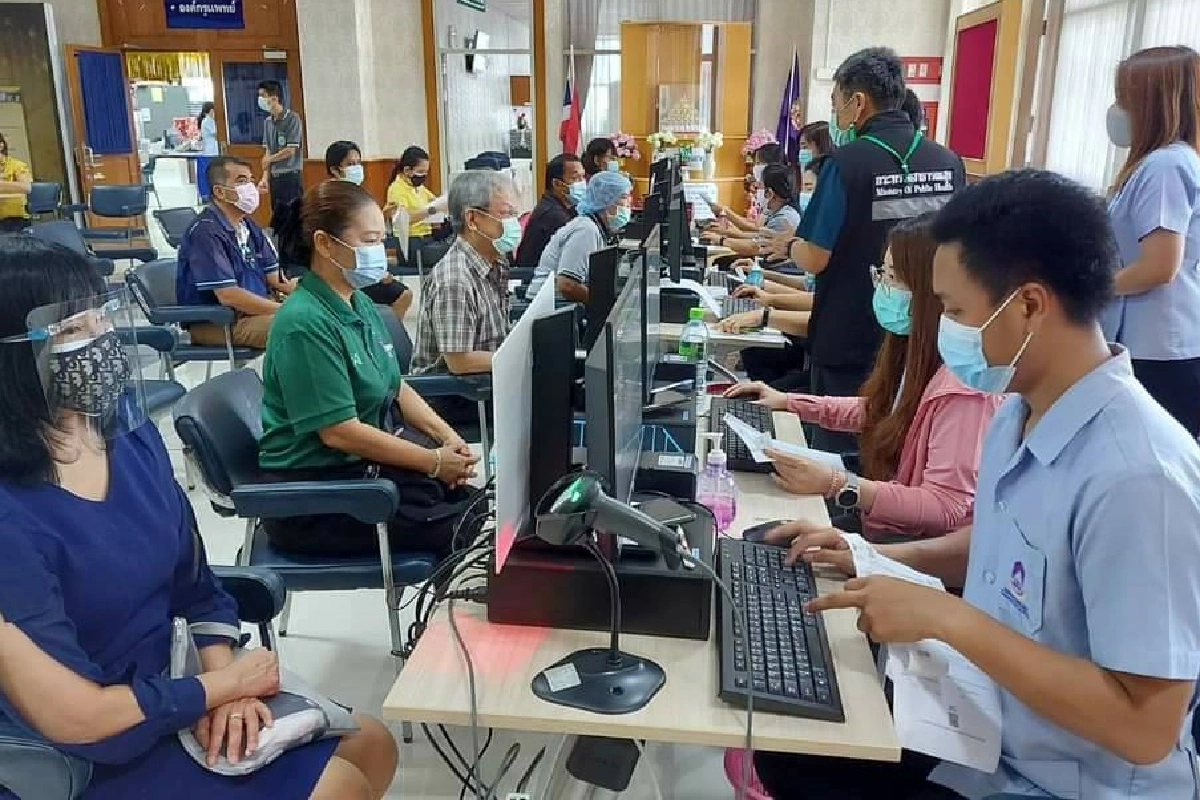 พิษณุโลกฉีดวัคซีนป้องกันโควิดวันแรก กลุ่มเสี่ยงเข้ารับบริการกว่าพันราย