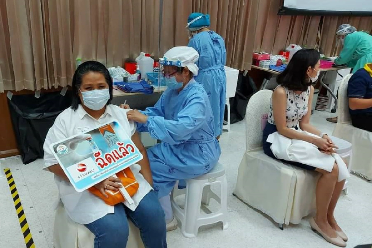 พิษณุโลกฉีดวัคซีนป้องกันโควิดวันแรก กลุ่มเสี่ยงเข้ารับบริการกว่าพันราย