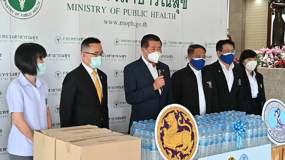 มท. 2 และ กปน. มอบน้ำดื่ม 10,000 ขวด สำหรับบุคลากรทางการแพทย์และผู้ป่วยใน รพ. สนาม 