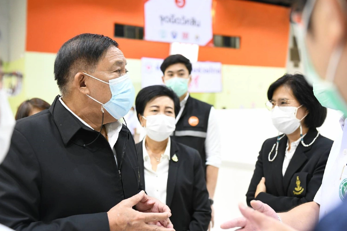 นายกฯตรวจความพร้อมสถานที่ฉีดวัคซีนนอกรพ.เดอะมอลล์ บางกะปิ