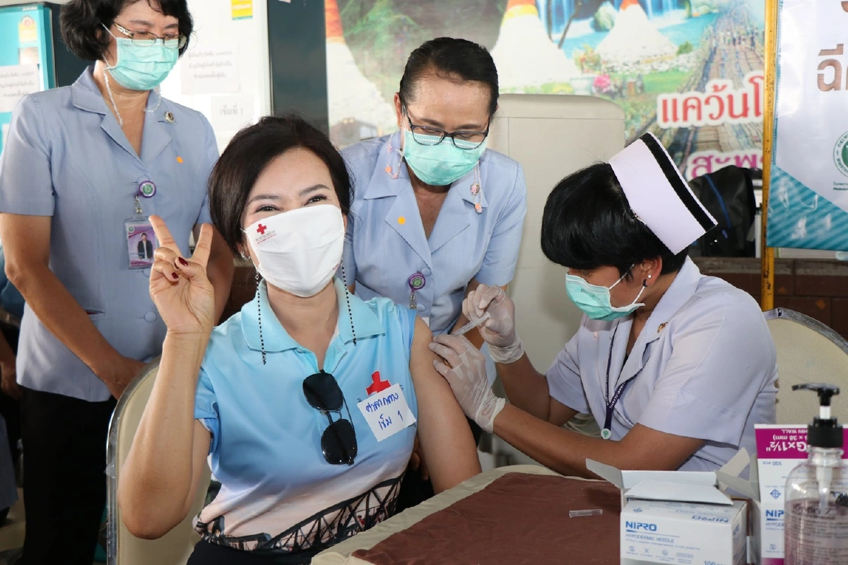 ผู้ว่าฯกาญจน์นำฉีดวัคซีนโควิด-19 ส่งอสม.เคาะประตูบ้าน ชวนผู้สูงอายุ-กลุ่มเสี่ยงลงทะเบียน