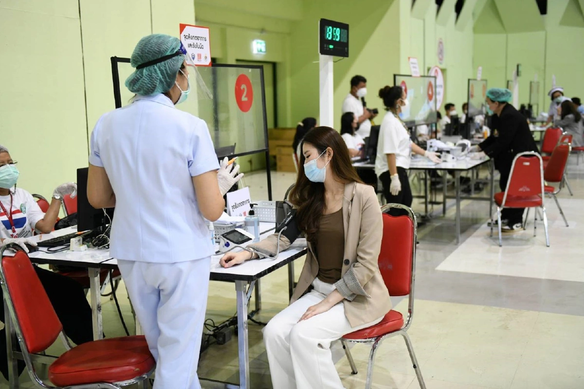 นายกฯตรวจความพร้อมสถานที่ฉีดวัคซีนนอกรพ.เดอะมอลล์ บางกะปิ