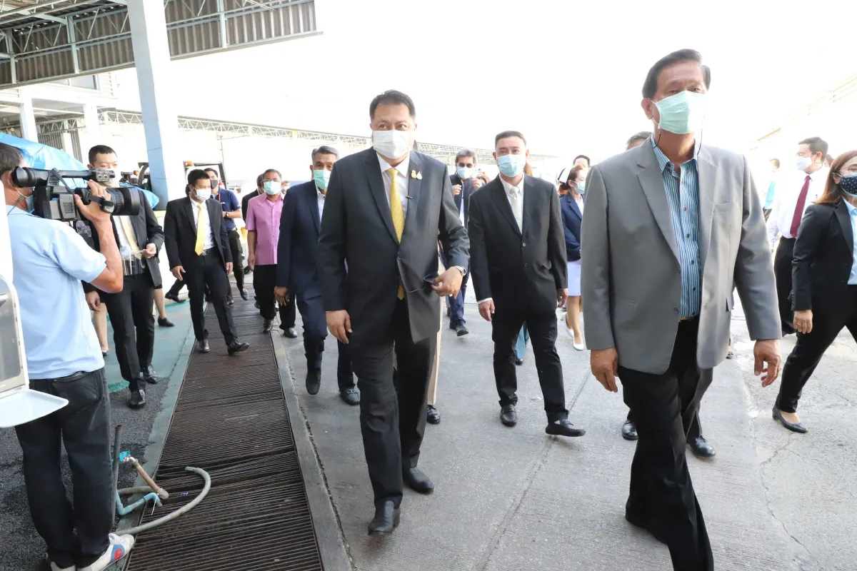 "สุชาติ"ให้กำลังใจผู้ประกันตนในโรงงานจ.ปทุมธานีตรวจหาเชื้อโควิด