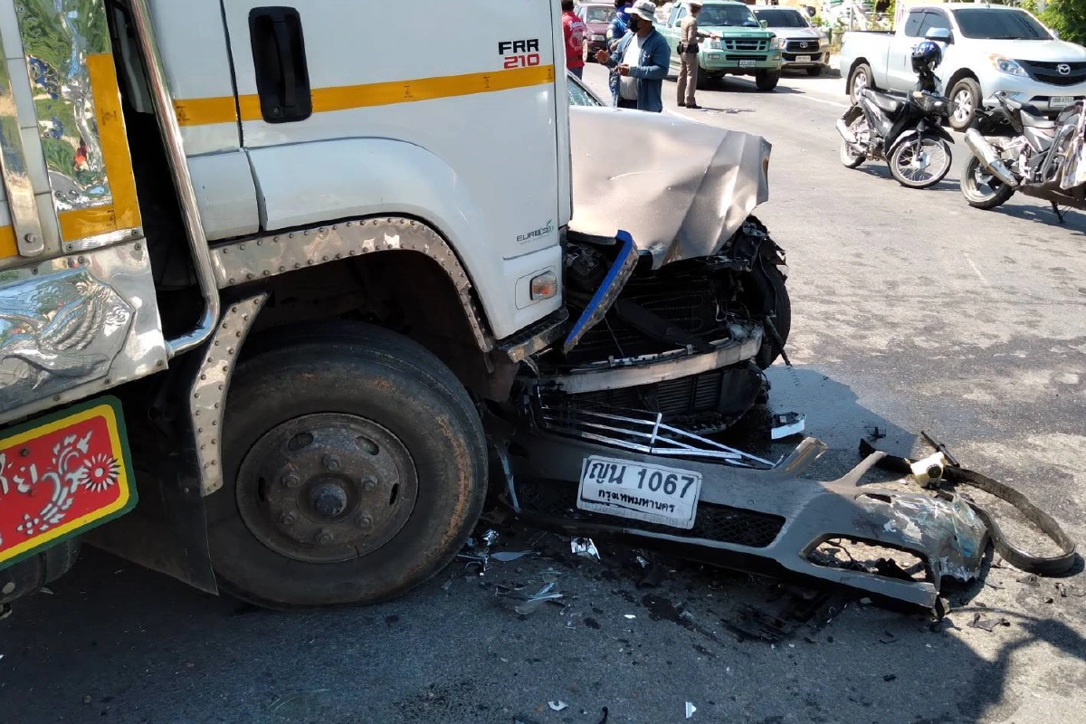 สาวกตัญญูช่วยพ่อติดเตียงให้ได้ฉีดโควิดประสบอุบัติเหตุเสียชีวิต