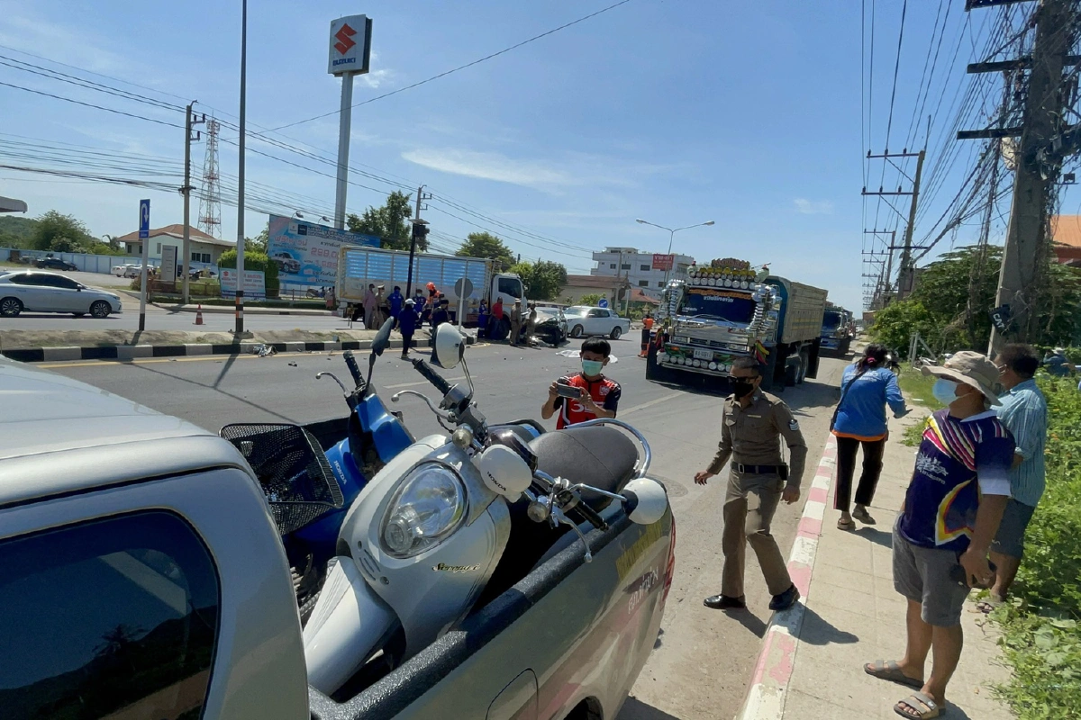 สาวกตัญญูช่วยพ่อติดเตียงให้ได้ฉีดโควิดประสบอุบัติเหตุเสียชีวิต