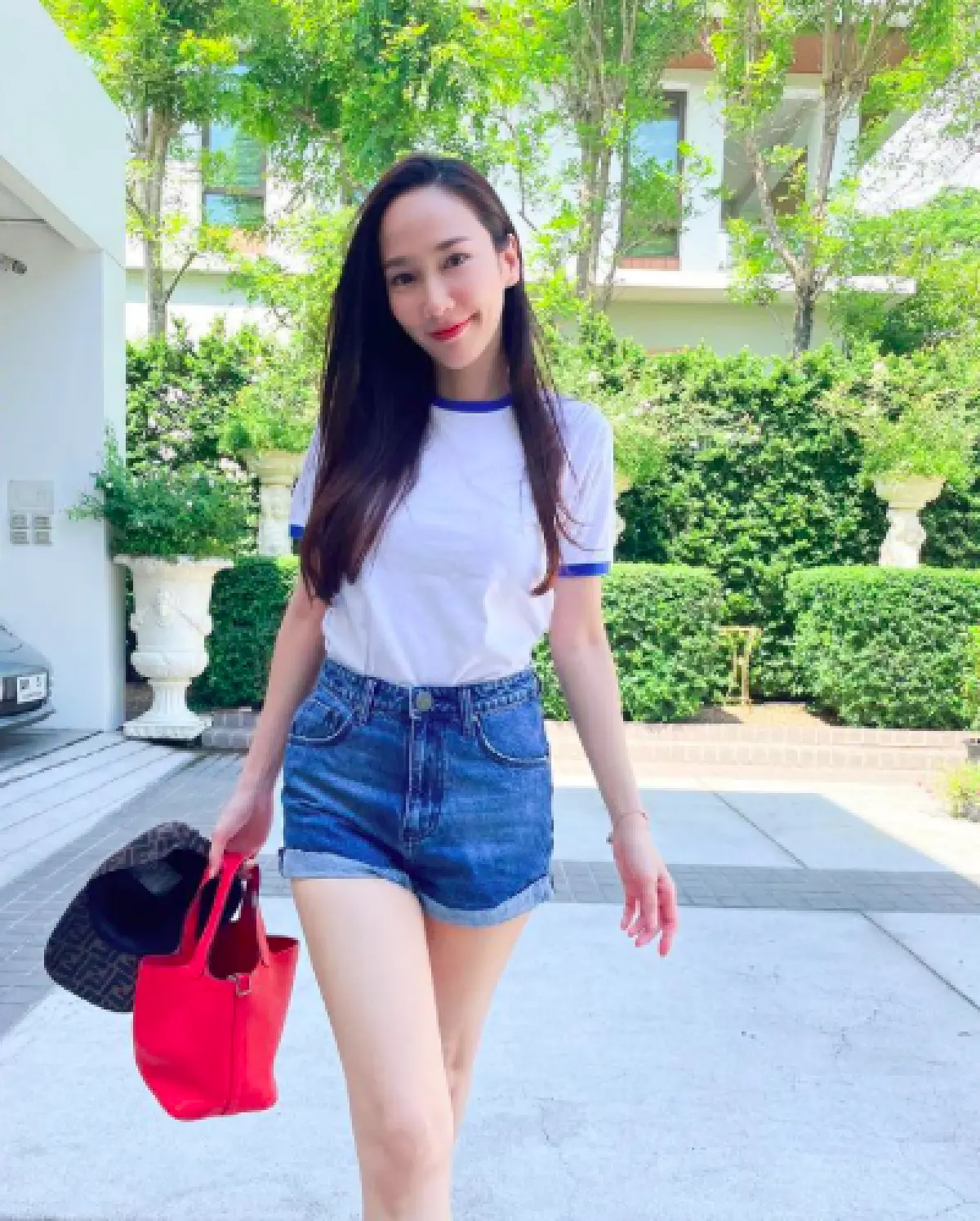 “อั้ม พัชราภา” เปิดห้องเก็บรองเท้าให้ได้ชมแบบเต็มๆ ใหญ่อลังการมาก 