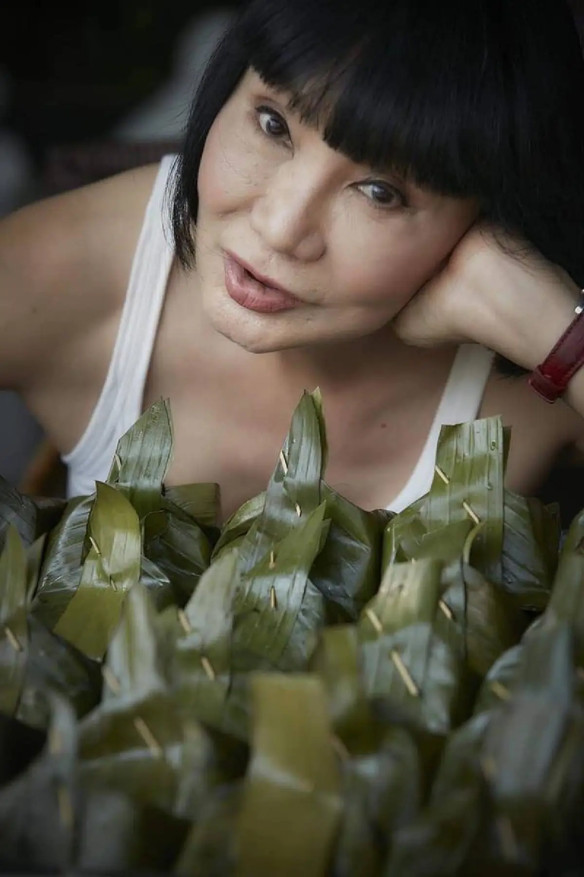 “ม้า อรนภา” ยืนขายห่อหมกท่ามกลางฝนตก เผยชีวิตแม่ค้าต้องสู้!