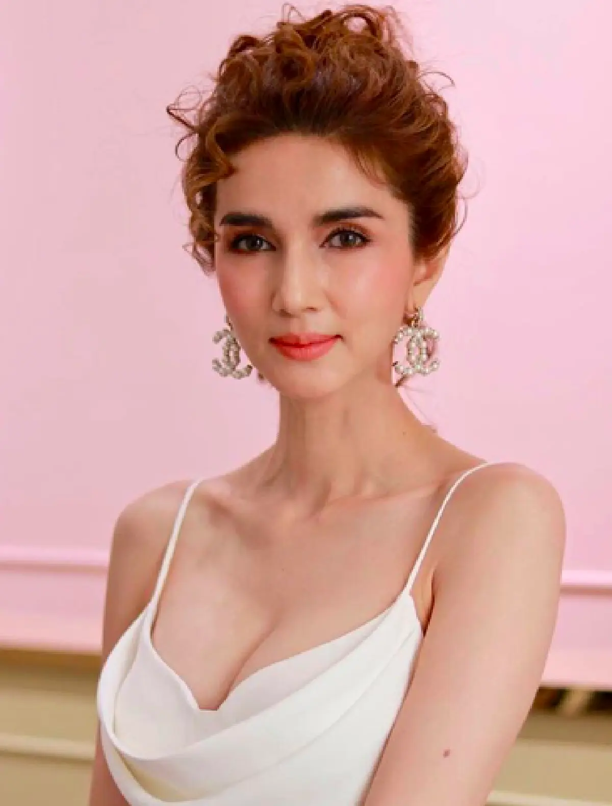 "โบว์ แวนดา" ให้รางวัลตัวเอง ด้วยการถอยรถหรูป้ายแดงคันใหม่