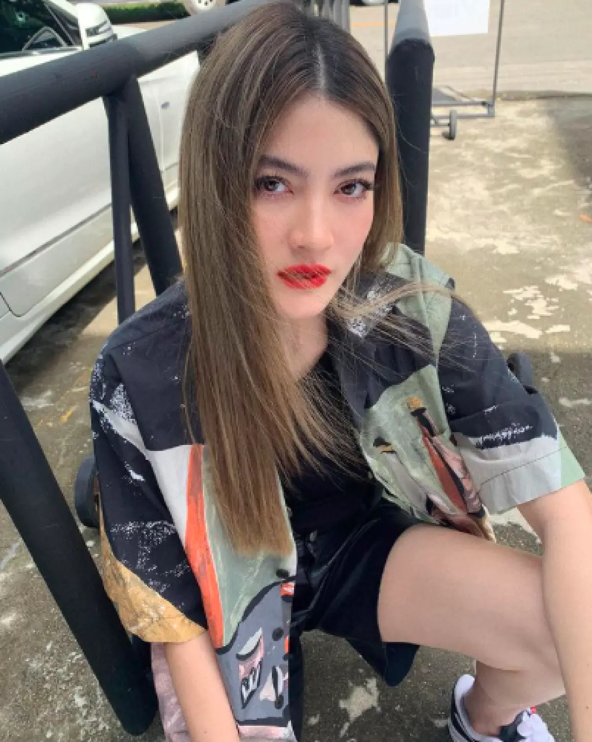 "มาร์กี้" น้ำตาแทบไหล "มีก้า" แอบแกล้งดึงกิ่งโคมไฟขนนก ที่มีราคาแรงมาก