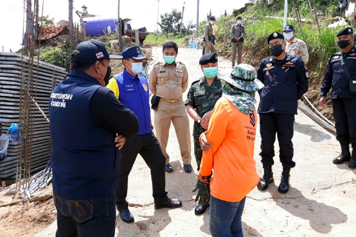นอภ.ลุยจับสถานที่ก่อสร้างรีสอร์ทบนเขาค้อคุม20คนงานเจ้าของเผ่น