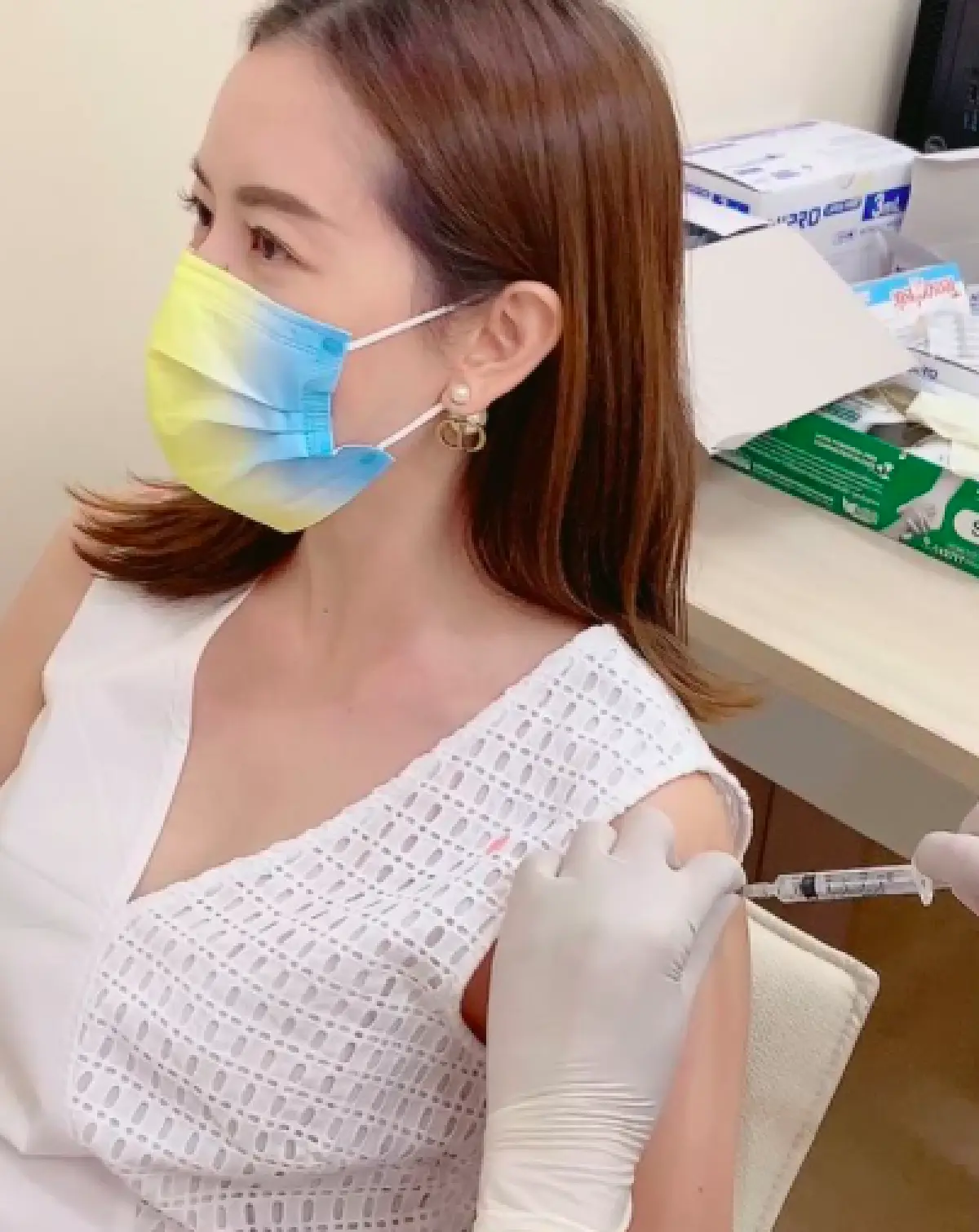 ฉีดก่อนไม่รอแล้ว! “เกม” ภรรยา “มอส ปฏิภาณ” ไขข้อข้องใจทำไมดาราได้ฉีดก่อน?