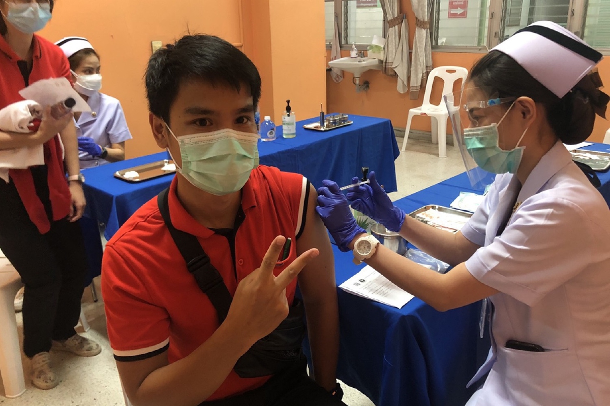 ไปรษณีย์ไทย ฉีดวัคซีนป้อง COVID – 19 ให้เจ้าหน้าที่ทั่วประเทศ ย้ำปลอดภัยพนักงาน-มั่นใจผู้ใช้บริการ ไปรษณีย์ไทย ฉีดวัคซีนป้อง COVID – 19 ให้เจ้าหน้าที่ทั่วประเทศ ย้ำปลอดภัยพนักงาน-มั่นใจผู้ใช้บริการ
