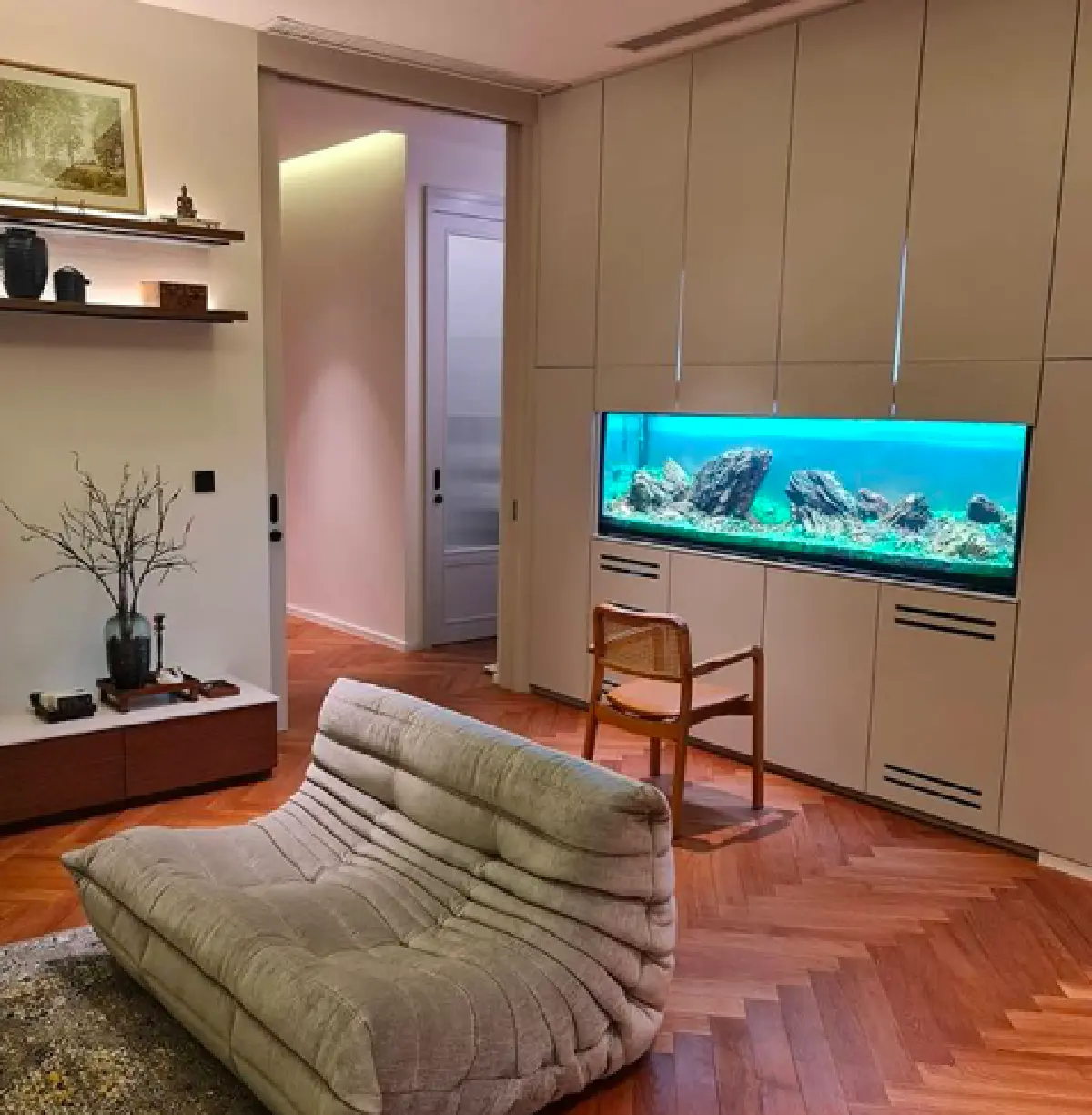 “หมอเจี๊ยบ ลลนา” บ้านสวยน่าอยู่มาก แถมมีบันไดเพื่อขึ้นเตียงสำหรับสุนัขด้วย