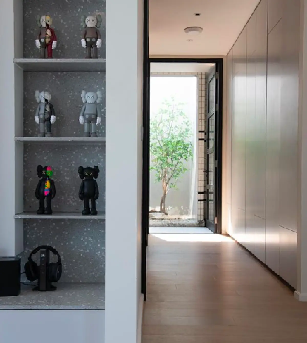 “หมอเจี๊ยบ ลลนา” บ้านสวยน่าอยู่มาก แถมมีบันไดเพื่อขึ้นเตียงสำหรับสุนัขด้วย