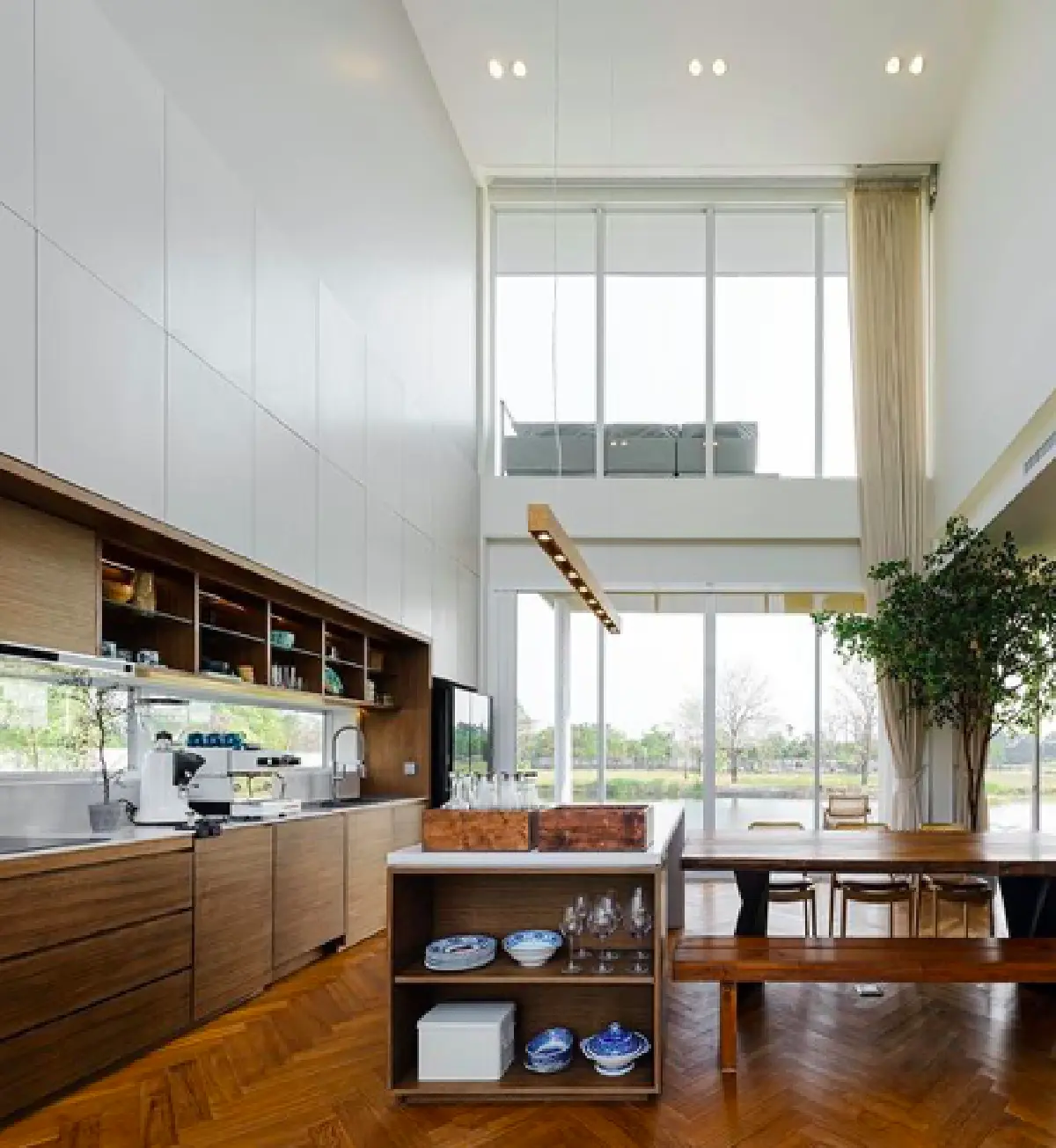 “หมอเจี๊ยบ ลลนา” บ้านสวยน่าอยู่มาก แถมมีบันไดเพื่อขึ้นเตียงสำหรับสุนัขด้วย