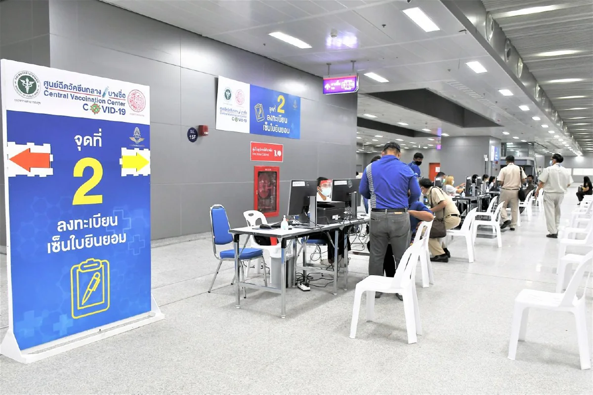 ศูนย์ฉีดวัคซีนบางซื่อเริ่มทดลองฉีดให้กลุ่มบุคลากรขนส่งสาธารณะแล้ว