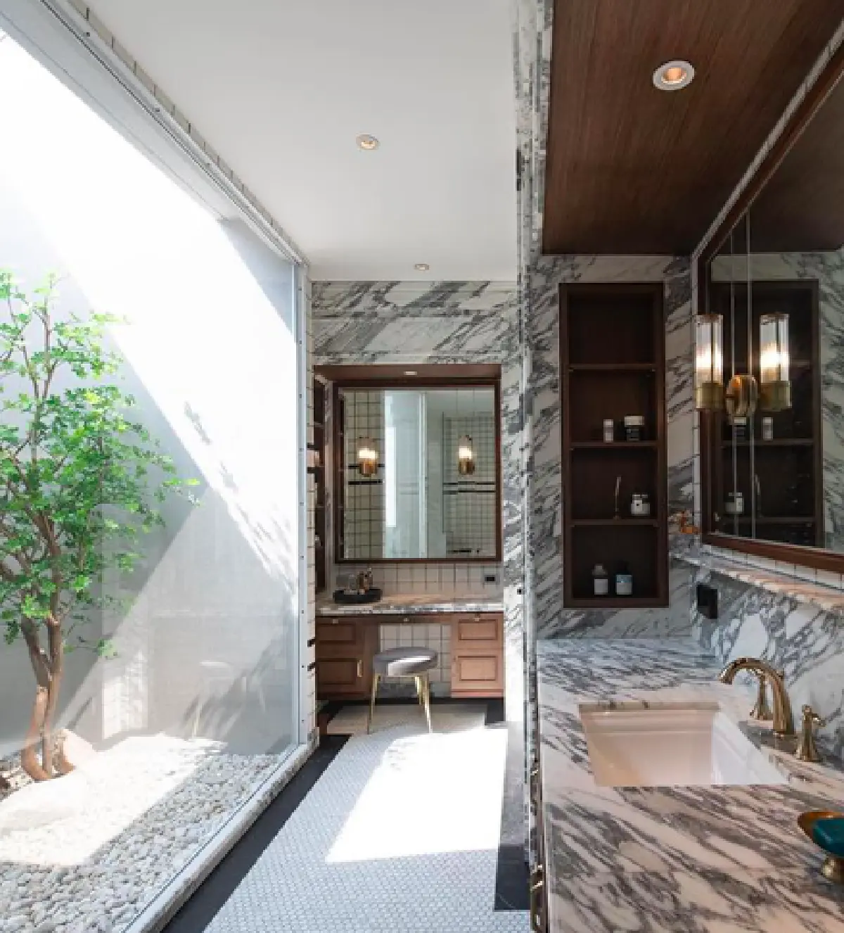 “หมอเจี๊ยบ ลลนา” บ้านสวยน่าอยู่มาก แถมมีบันไดเพื่อขึ้นเตียงสำหรับสุนัขด้วย