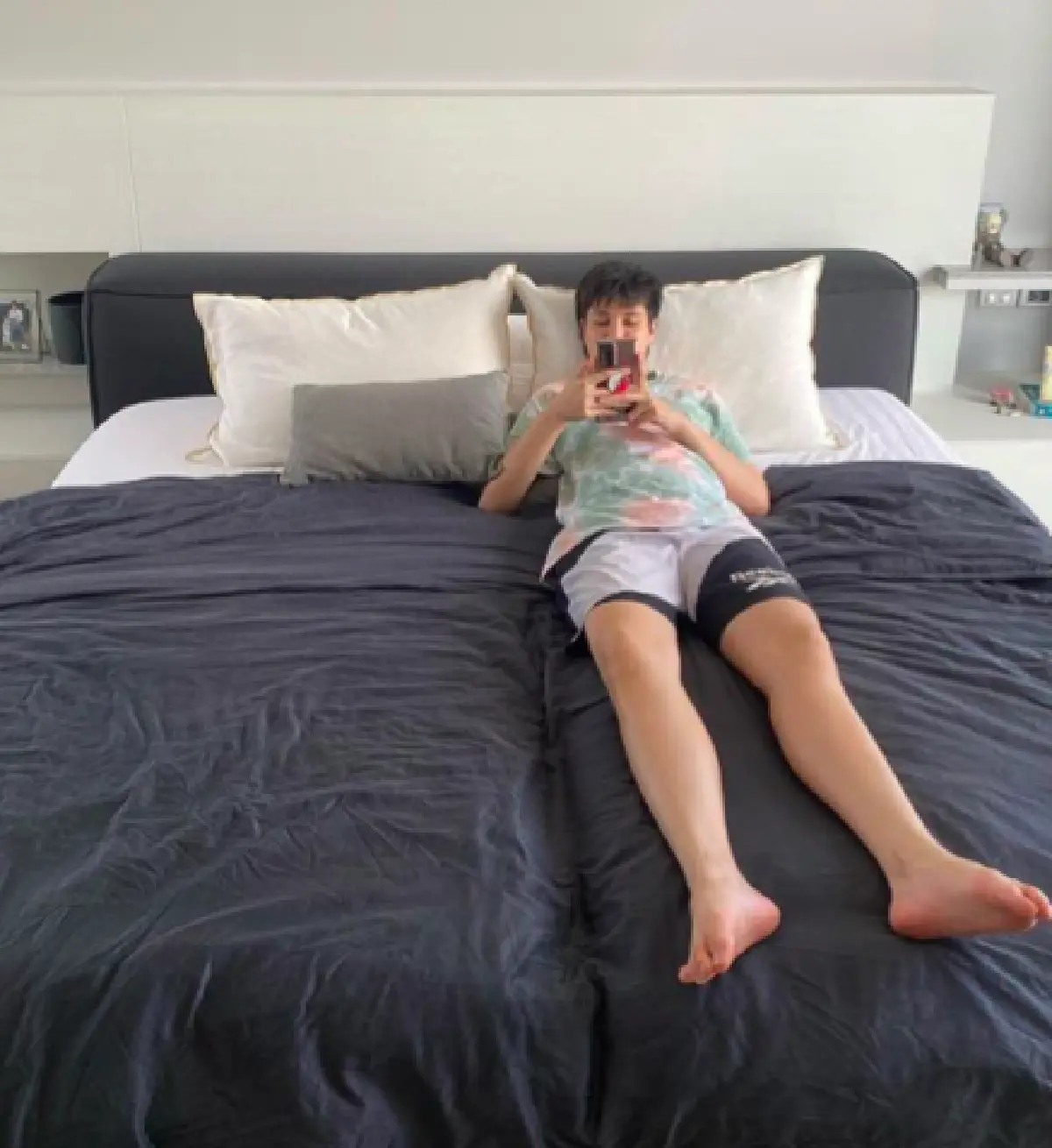 “หมอเจี๊ยบ ลลนา” บ้านสวยน่าอยู่มาก แถมมีบันไดเพื่อขึ้นเตียงสำหรับสุนัขด้วย