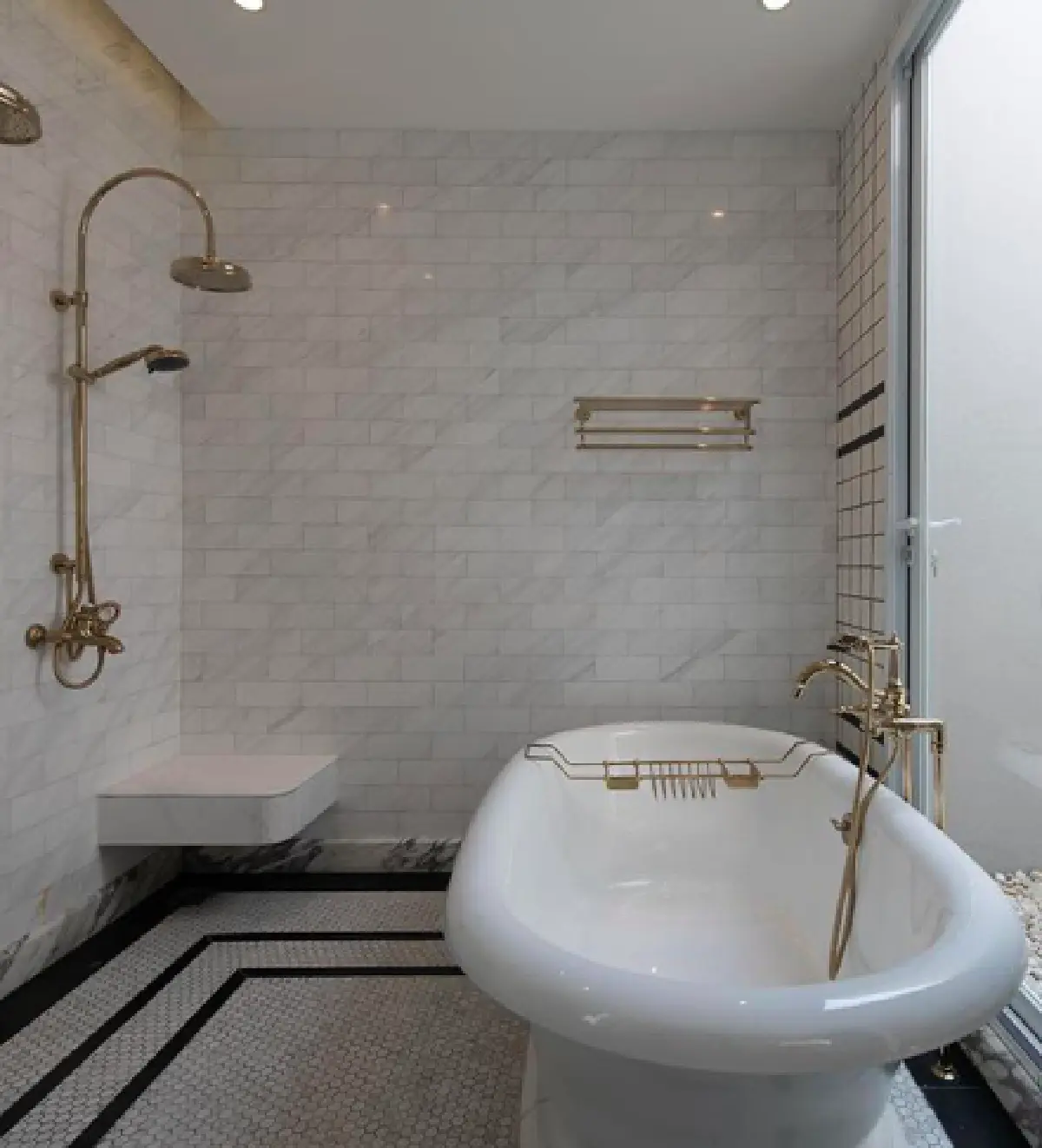 “หมอเจี๊ยบ ลลนา” บ้านสวยน่าอยู่มาก แถมมีบันไดเพื่อขึ้นเตียงสำหรับสุนัขด้วย