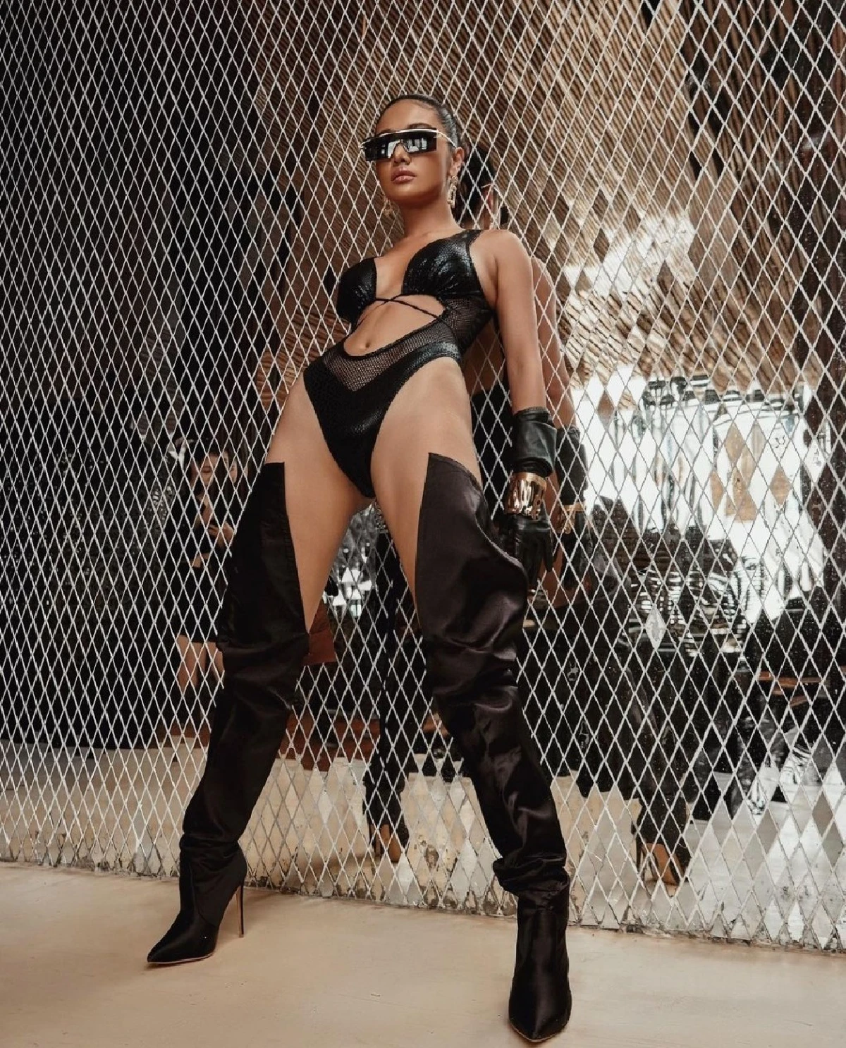 ละสายตาไม่ได้เลย "กระแต อาร์สยาม" ทำไฟลุกกับชุดสุดแซ่บ แถมโพสท่ายากอีก