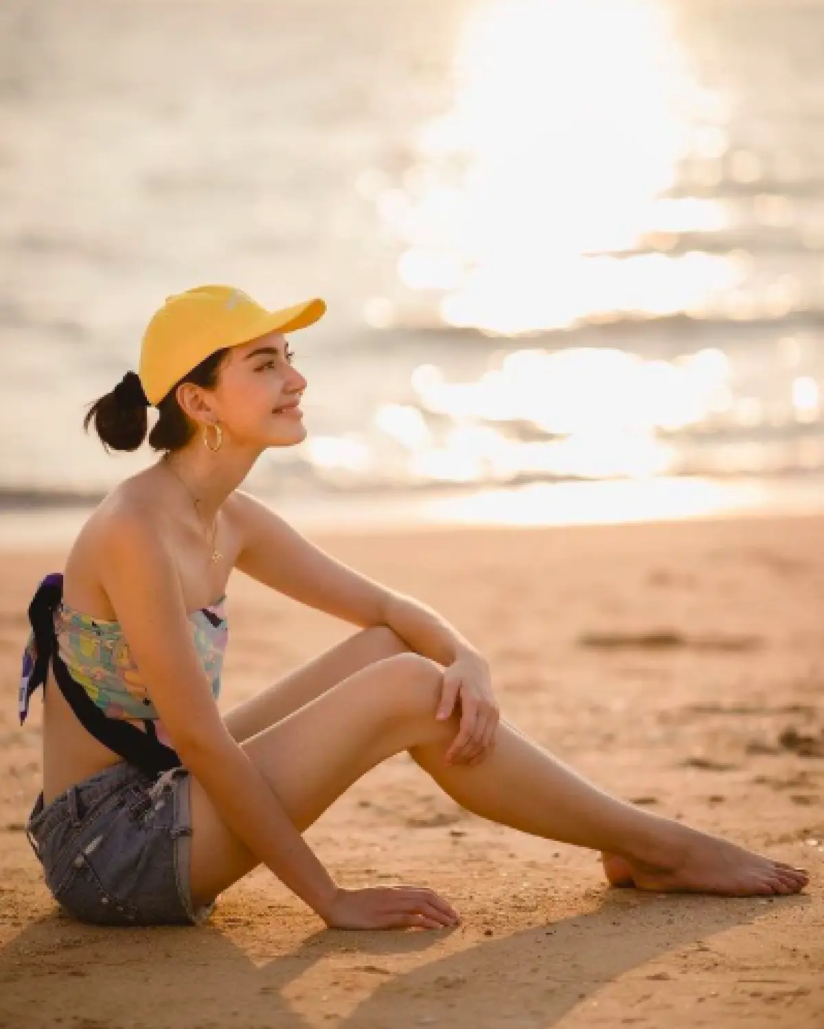 “ใหม่ ดาวิกา” อวดหุ่นสวยด้วยผ้าเช็ดหน้าเพียงผืนเดียว ก็เปรี้ยวได้